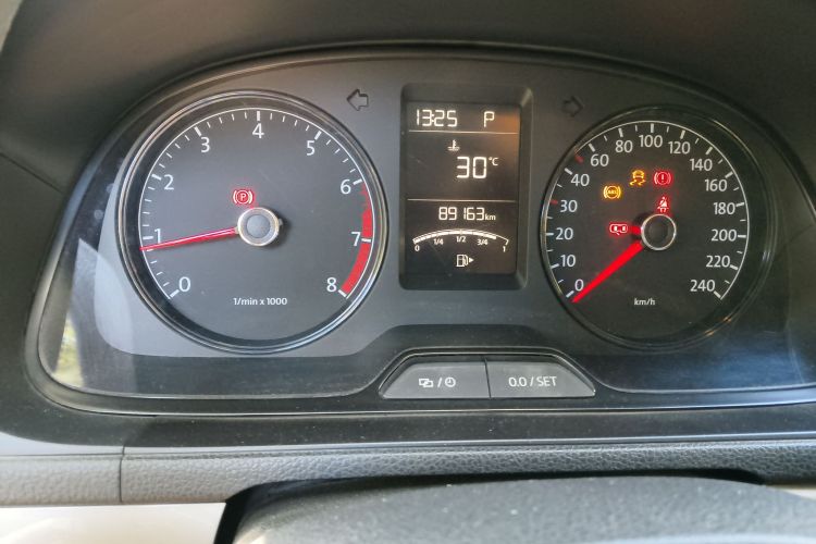 大众 朗逸 2013款 改款经典 1.6L 自动风尚版中控内饰15