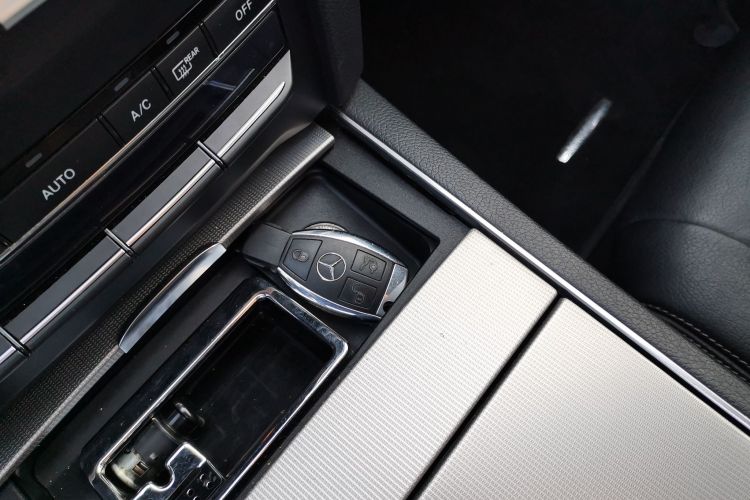 奔驰E级(进口) 2014款 E 200 轿跑版中控内饰11