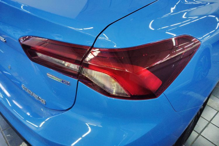 福特 福克斯 2022款 三厢 EcoBoost 180 自动竞速版车身外观9