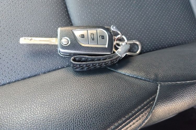 丰田 威兰达 2022款 改款 2.0L CVT两驱领先版中控内饰11