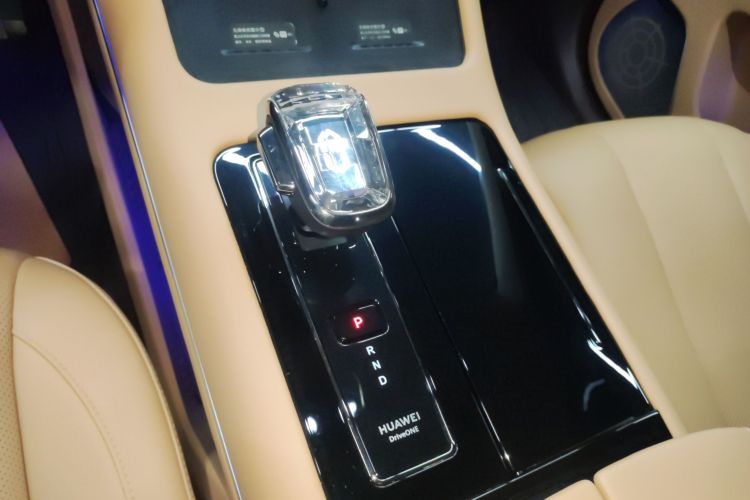 鸿蒙智行 问界M7 2024款 1.5T 后驱Plus版 6座中控内饰18