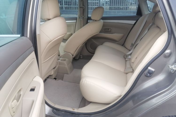 日产 轩逸 2012款 经典 1.6XE 手动舒适版中控内饰21