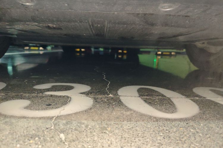 宝马i3 2024款 eDrive 35 L局部细节9008