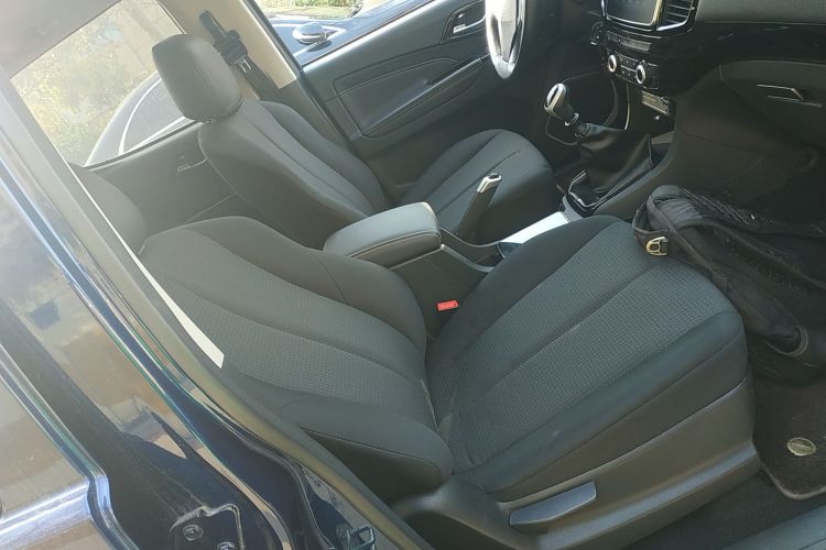 五十铃 铃拓 2020款 2.5T两驱手动领航版 国VI 加长版JE4D25Q6A局部细节41