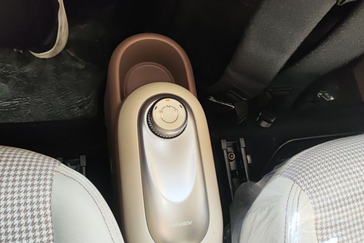 五菱汽车 宏光MINIEV 2025款 四门版 进阶款中控内饰18