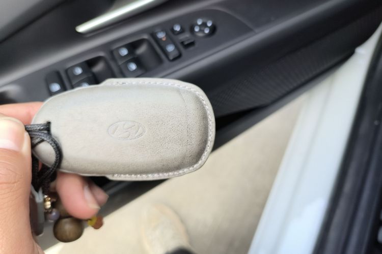 现代 伊兰特 2023款 1.5L CVT GLX精英版中控内饰7001