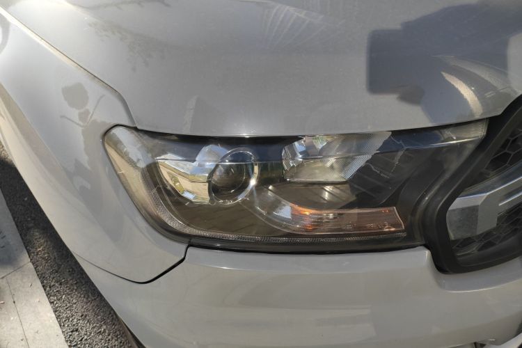 福特 撼路者 2017款 2.0T 汽油自动四驱菁英版 5座车身外观8