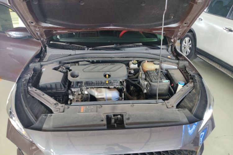 名爵 MG5 2021款 180DVVT 手动青春豪华版机舱底盘24