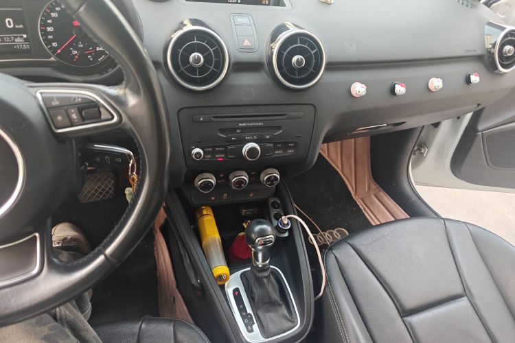 奥迪A1 2014款 30 TFSI Sportback舒适型中控内饰16