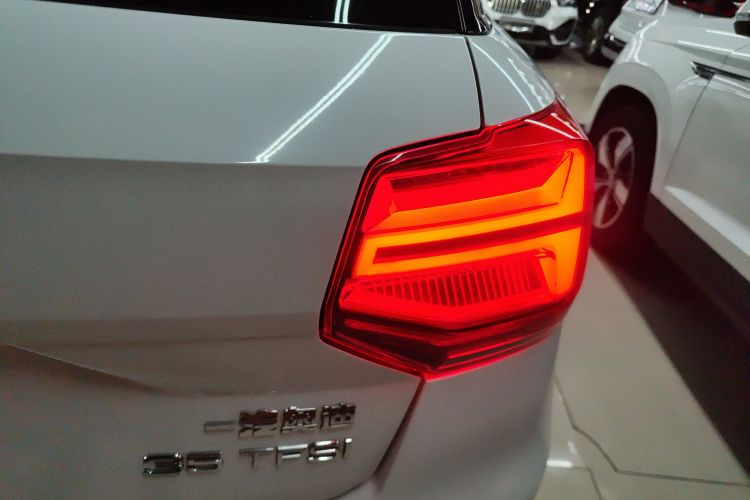 奥迪Q2L 2020款 35 TFSI 时尚动感型车身外观9