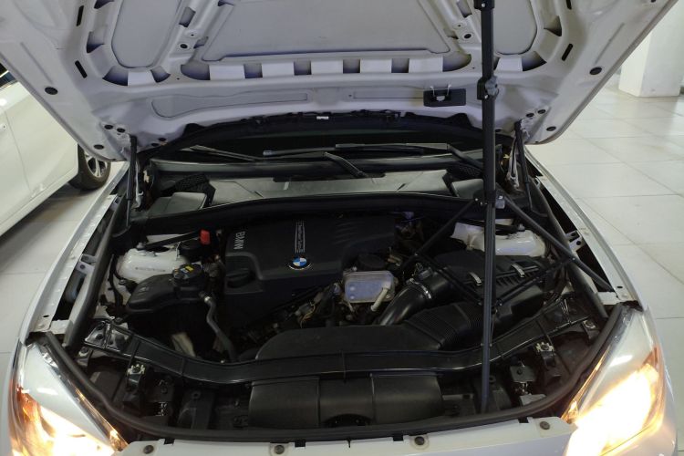 宝马X1 2014款 sDrive18i 时尚型机舱底盘24