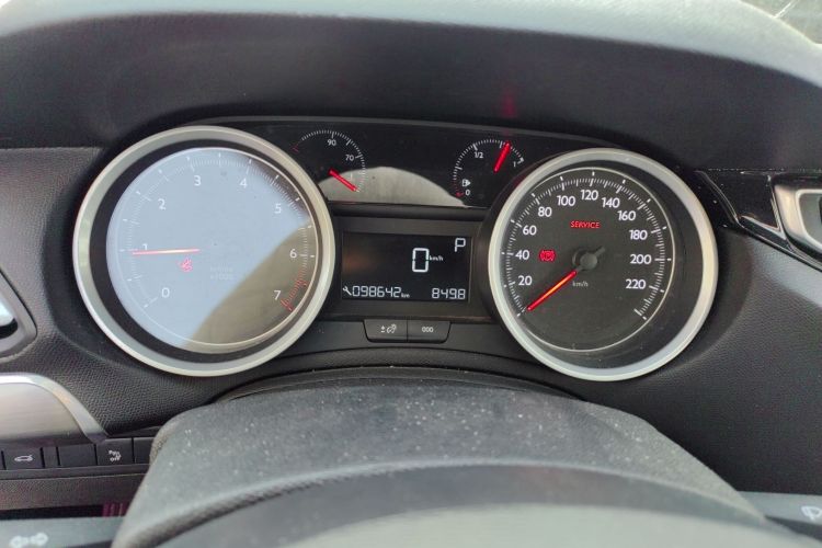 标致408 2015款 1.2T 自动豪华版中控内饰14