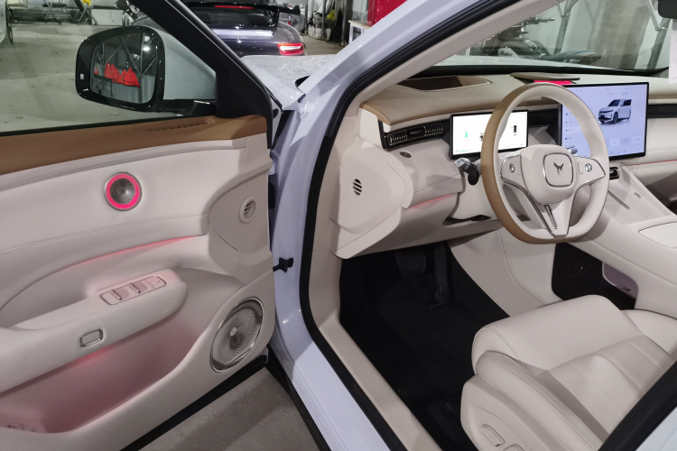 岚图汽车 岚图FREE 2025款 FREE+ 后驱乾崑版中控内饰7003