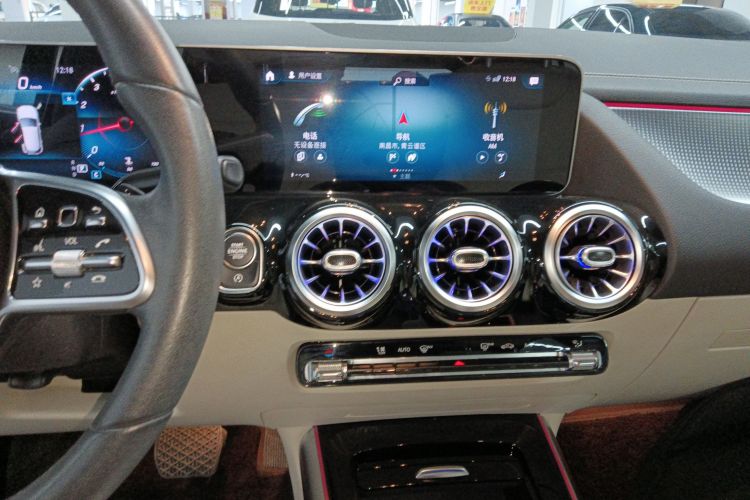 奔驰GLA 2020款 GLA 200中控内饰16