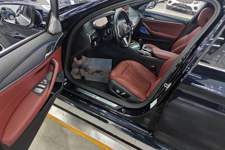宝马5系 2021款 530Li 领先型 M运动套装中控内饰20