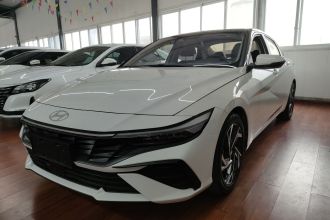 现代 伊兰特 2023款 1.5L CVT LUX尊贵版