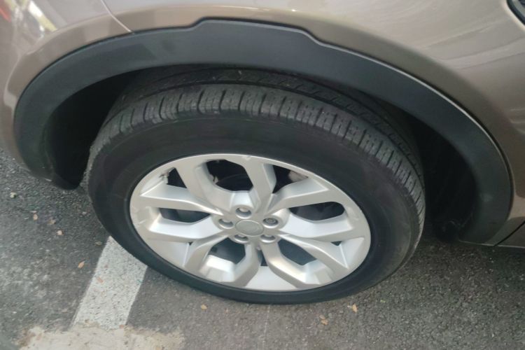 路虎 发现神行 2017款 2.0T HSE车身外观6007