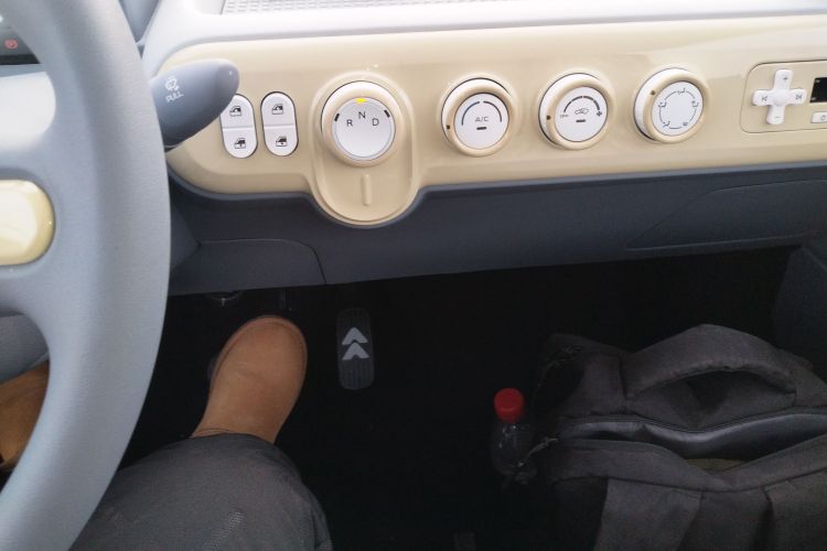 奔腾小马 2025款 222km 灵动马中控内饰18