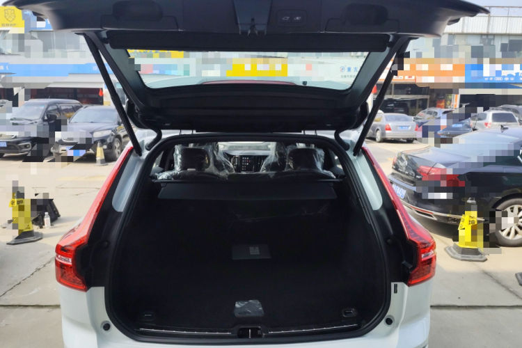 沃尔沃XC60 2025款 B5 四驱智远豪华版机舱底盘23