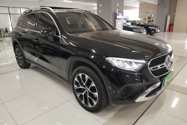 奔驰GLC 2023款 改款 GLC 260 L 4MATIC 动感型 5座车身外观3