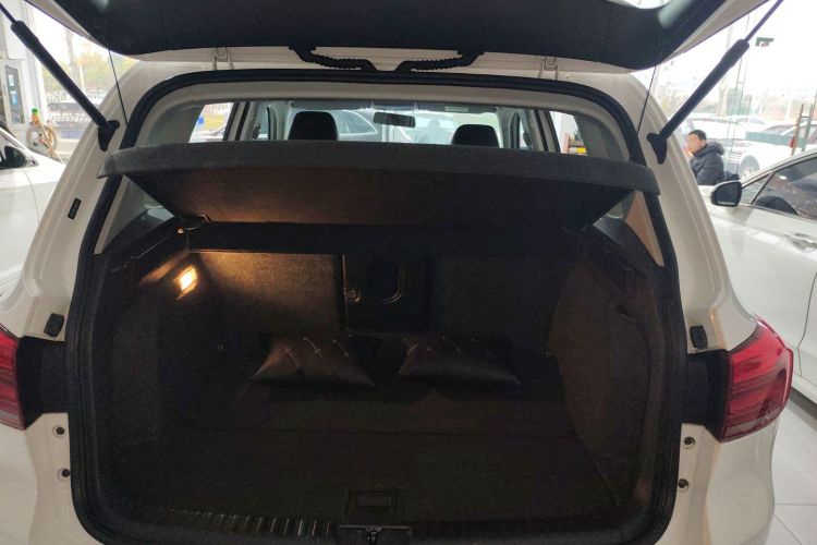 大众 途观 2016款 300TSI 自动两驱风尚版机舱底盘23