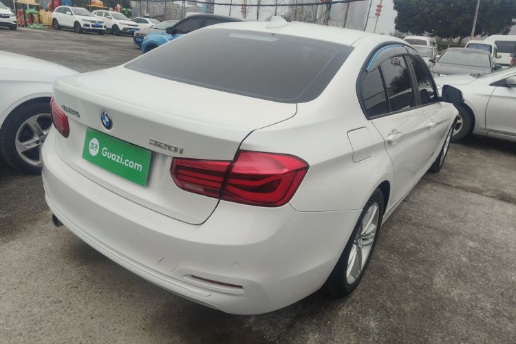 宝马3系 2016款 320i 时尚型车身外观7