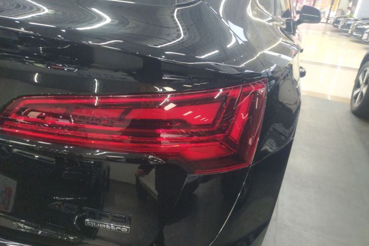 奥迪Q5L Sportback 2022款 改款 45 TFSI 豪华型车身外观6006