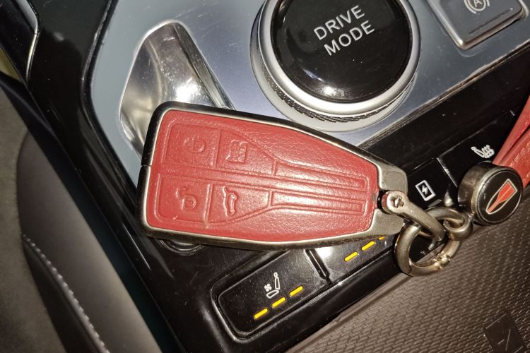 红旗HS5 2019款 2.0T 智联旗享四驱版中控内饰7001