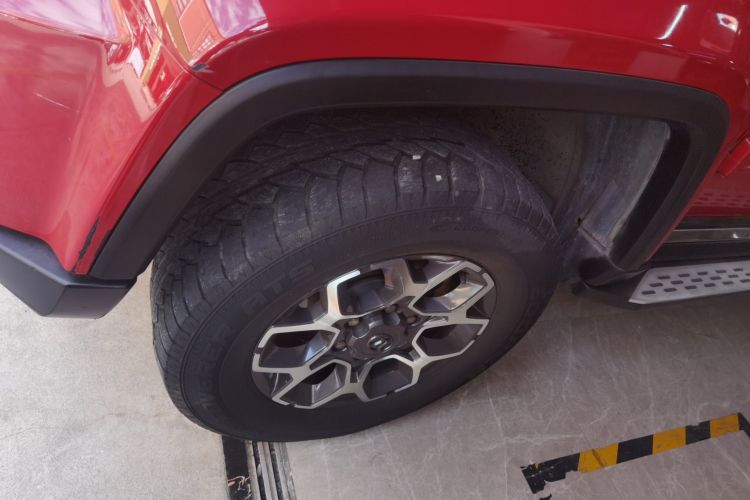 北京BJ40 2018款 PLUS 2.3T 自动四驱旗舰版 国V车身外观6007