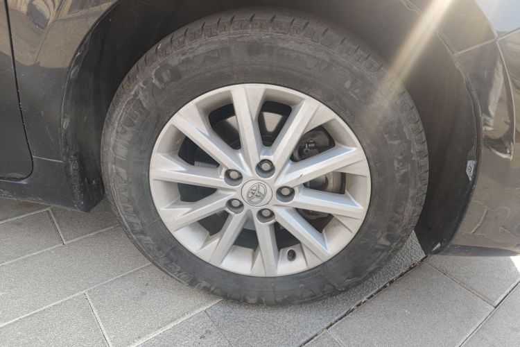 丰田 凯美瑞 2015款 2.0G 领先版车身外观10