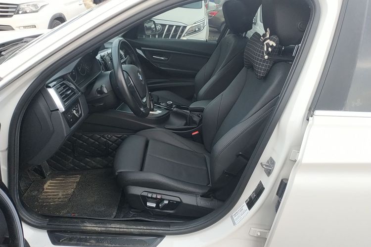 宝马3系 2018款 318Li中控内饰19