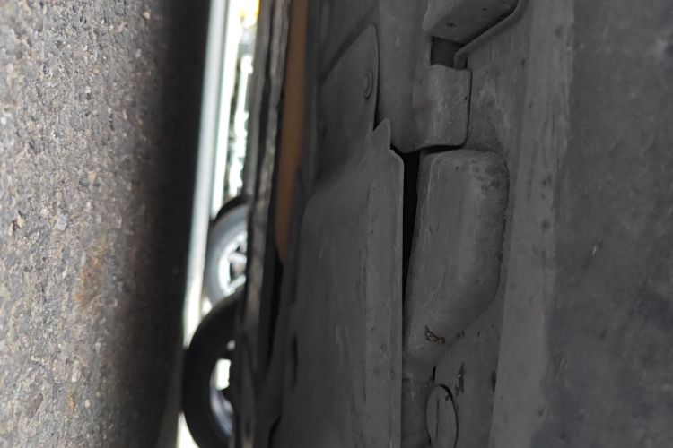 奔驰E级 2017款 E 300 L 豪华型局部细节9001