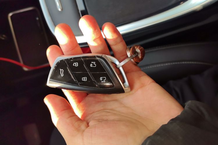 上汽大通MAXUS 大通G90 2022款 2.0T 星河七座版中控内饰11