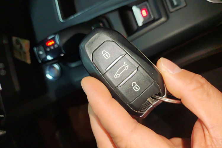 标致4008 2017款 350THP 精英版中控内饰11