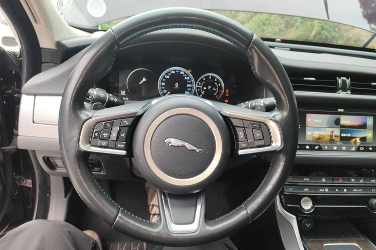 捷豹XFL 2018款 XFL 2.0T 250PS 豪华版中控内饰13