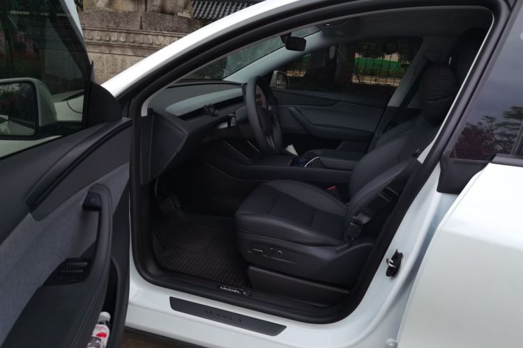 特斯拉 Model Y 2025款 后轮驱动版中控内饰20