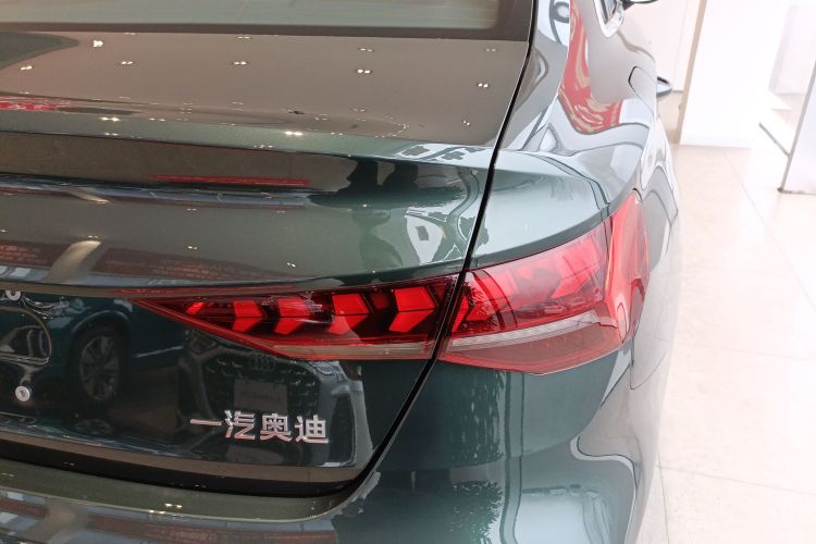 奥迪A3 2025款 A3L Limousine 35TFSI 飞驰尊享型车身外观9