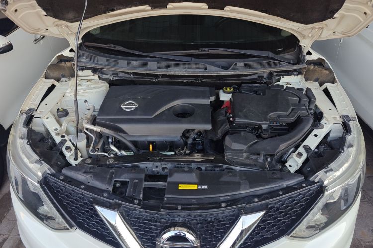 日产 逍客 2017款 2.0L CVT精英版 国V机舱底盘24