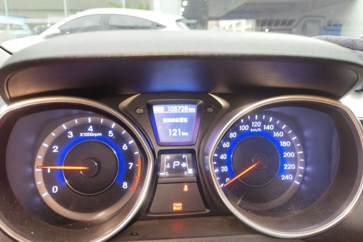 现代 朗动 2013款 1.6L 自动领先型中控内饰15