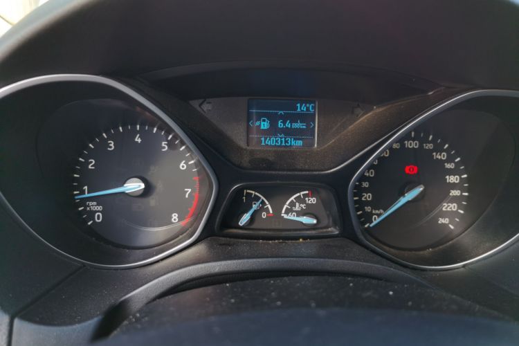 福特 福克斯 2017款 两厢 1.6L 手动风尚型智行版中控内饰15