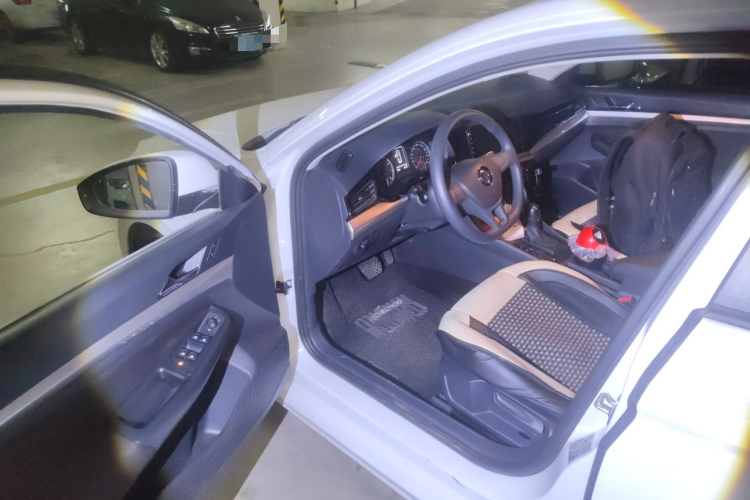 大众 宝来 2020款 1.5L 自动时尚型中控内饰20