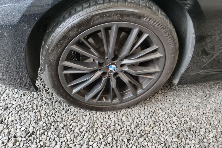 宝马3系 2024款 325i M运动曜夜套装车身外观6002