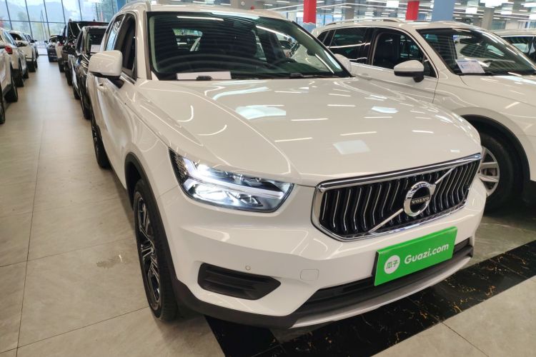 沃尔沃XC40 2022款 T4 四驱智远豪华版车身外观3