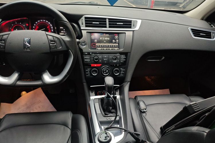 DS 6 2016款 1.6T 豪华版THP160局部细节16