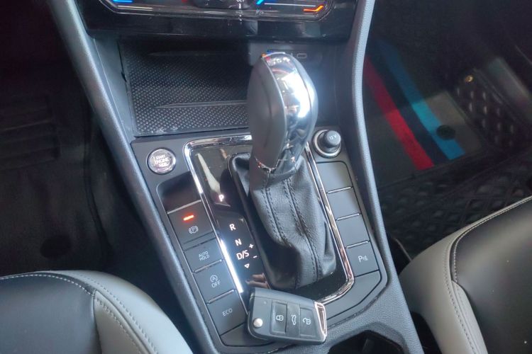 大众 宝来 2023款 300TSI DSG尊行版中控内饰18