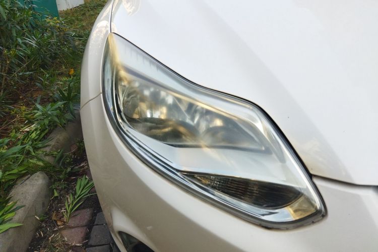 福特 福克斯 2012款 两厢 1.6L 手动舒适型车身外观8