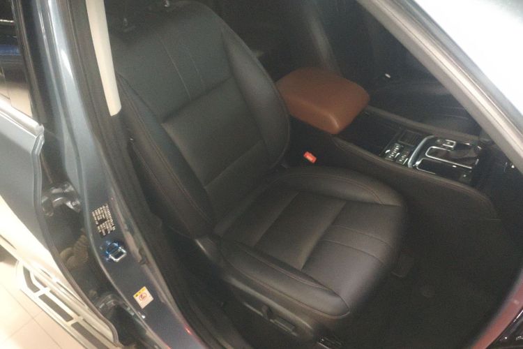 广汽传祺 传祺GS8 2017款 320T 两驱豪华智联版（七座）局部细节41