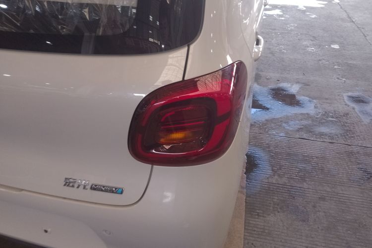 五菱汽车 宏光MINIEV 2025款 四门版 进阶款车身外观9