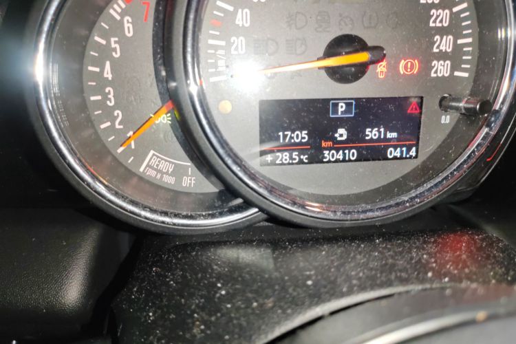 MINI 2019款 1.5T COOPER 经典派 五门版中控内饰15