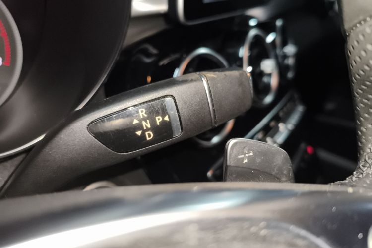 奔驰C级 2018款 C 200 运动版局部细节18